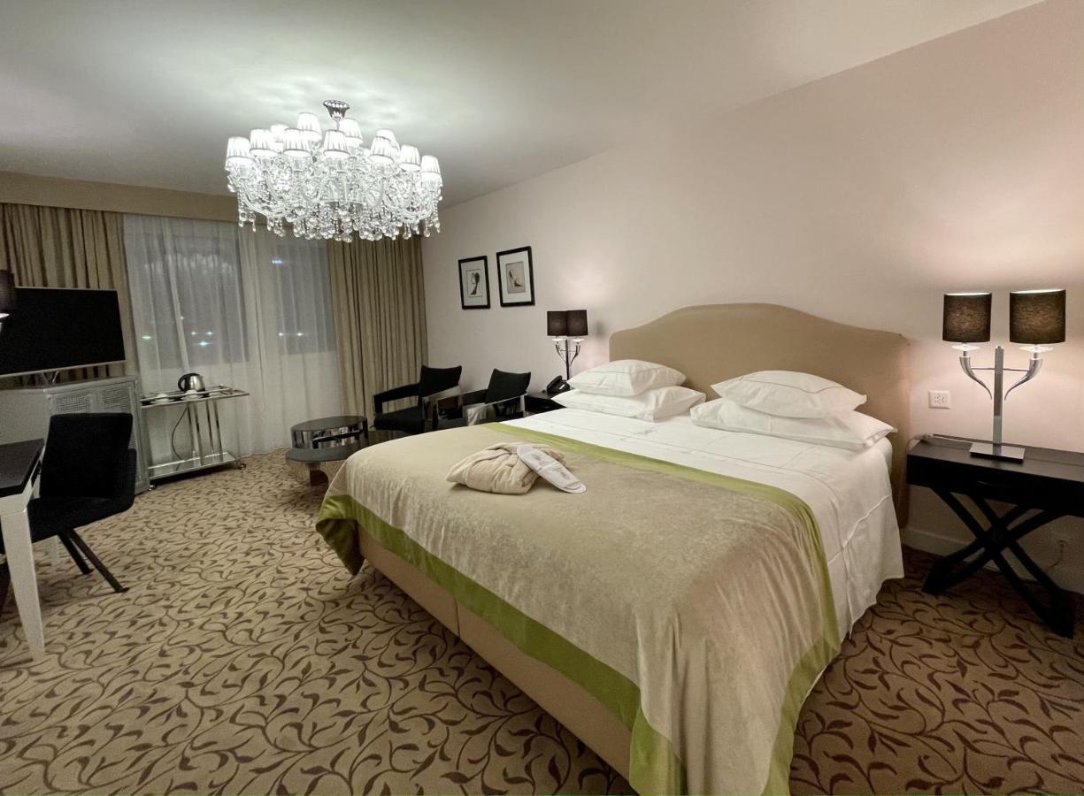 Hotel Adriatica Geneva Bagian luar foto